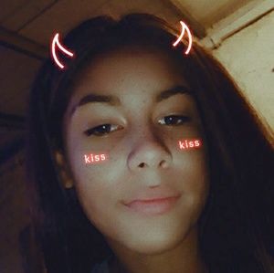 Meet your Posher, Larissa